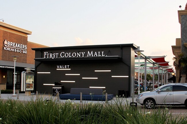 Building Photo - 2122 Echo Ridge