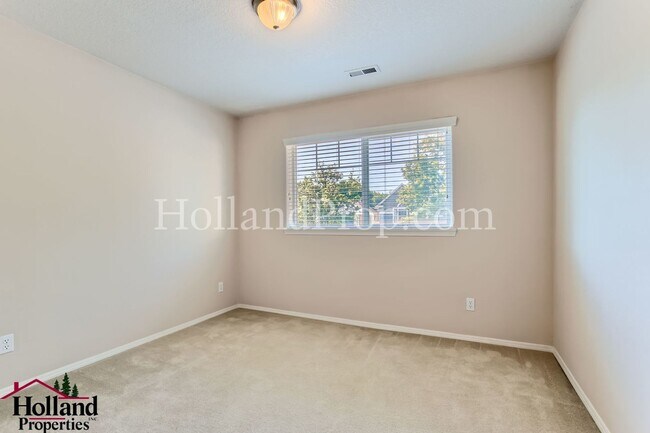 Building Photo - Spacious 4-Bedroom Home in Orenco Gardens ...