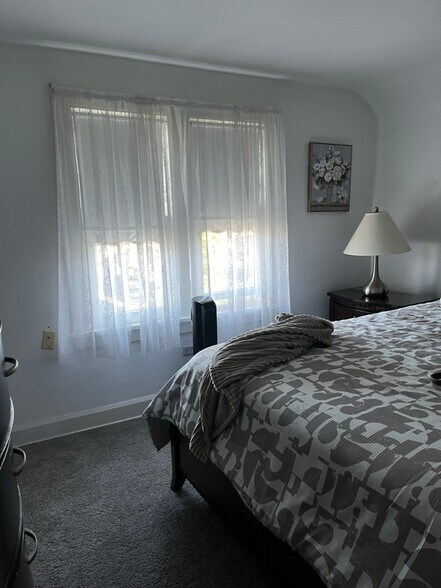 Building Photo - 369 E Tuscarawas Ave