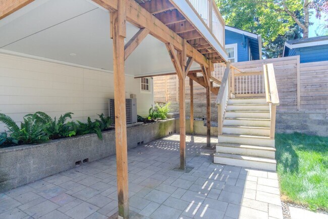 Building Photo - 3Bd/1.5Ba Seattle House