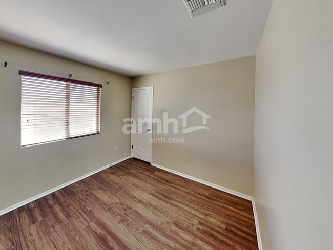 Building Photo - 8530 E Pena Blanca Dr