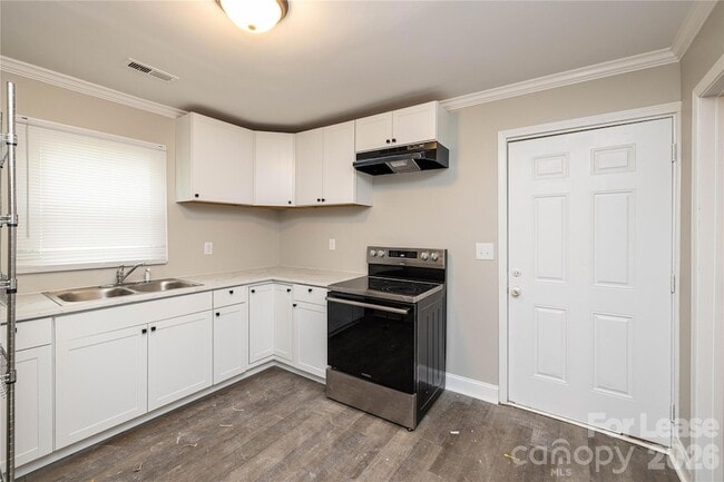 Building Photo - 627 Colston St