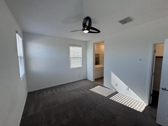 Building Photo - 32067 N Wayne Ln