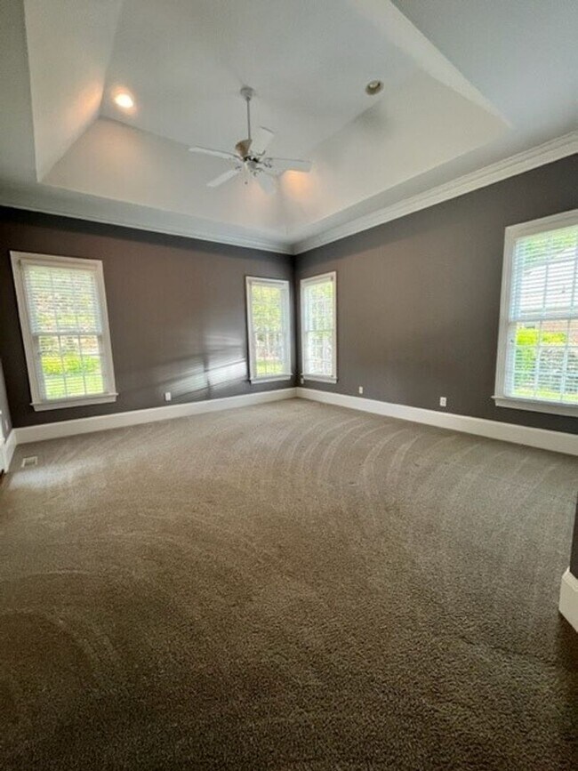 Building Photo - 4-bedroom, 3.5-bathroom Single Family Home