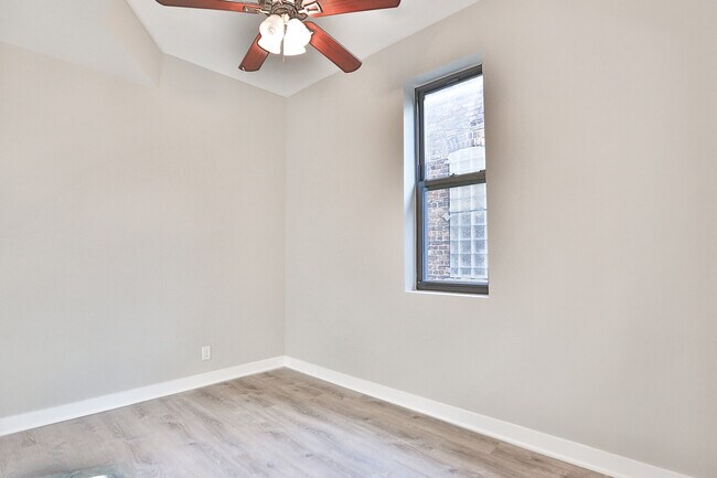 Building Photo - 1542 N Oakley Blvd
