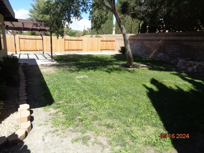 Building Photo - West Lancaster Home Offering 1383 sq. ft.