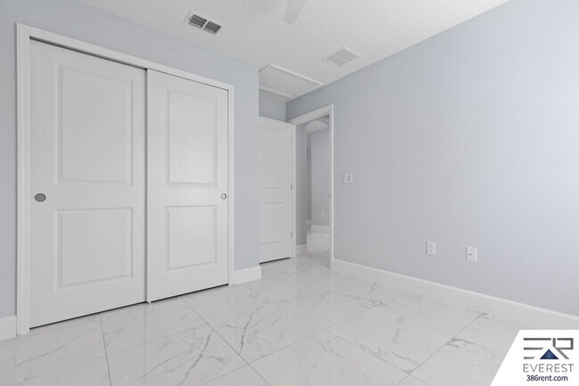 Building Photo - 10 Llovera Pl