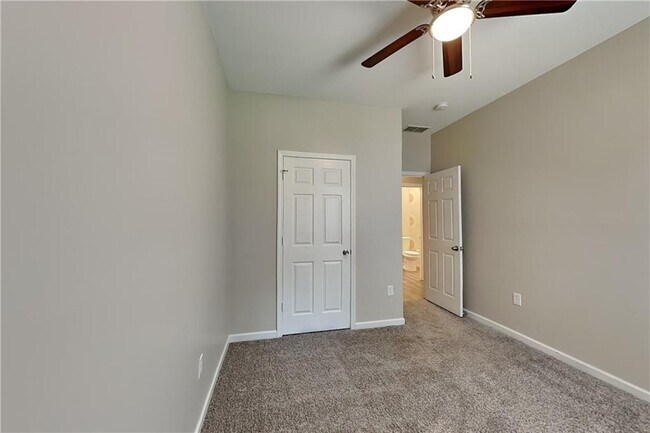 Building Photo - 159 Teramont Ct