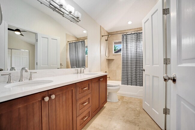 Building Photo - 923 Dogwood Dr