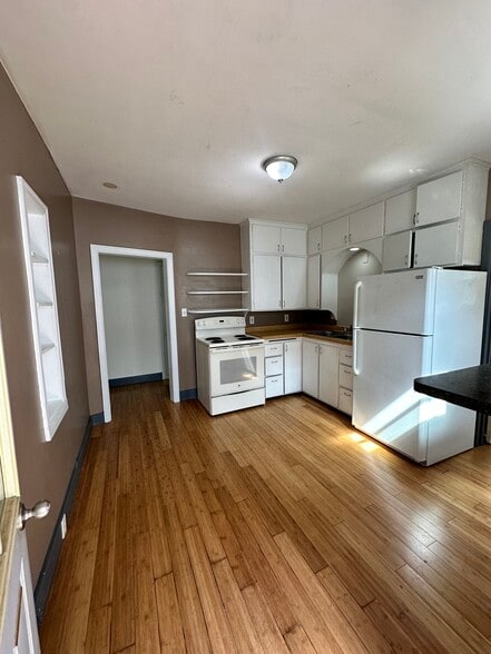 Kitchen - 1608 Main St