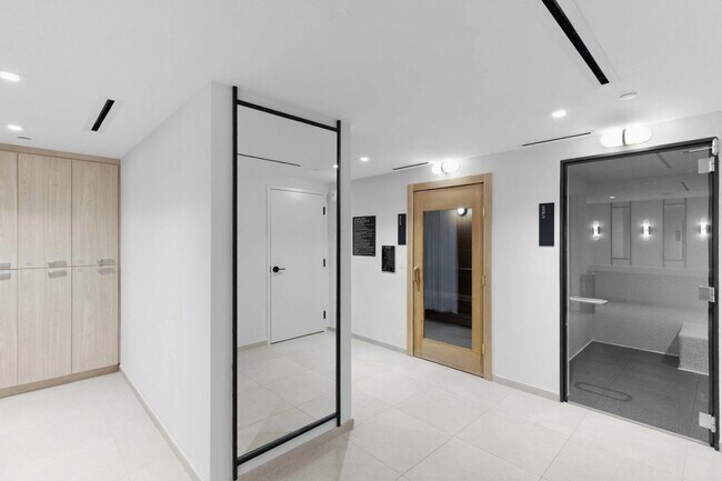 Building Photo - 225 N Miami Ave