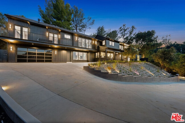 Building Photo - 3140 Coldwater Canyon Ave