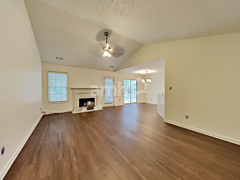 Building Photo - 6465 Chestnut Bend Dr