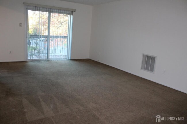 Building Photo - 820 Edison Glen Terrace