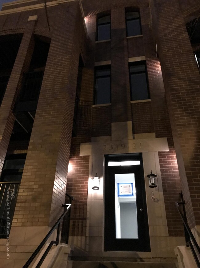 Building Photo - 2319 N Southport Ave