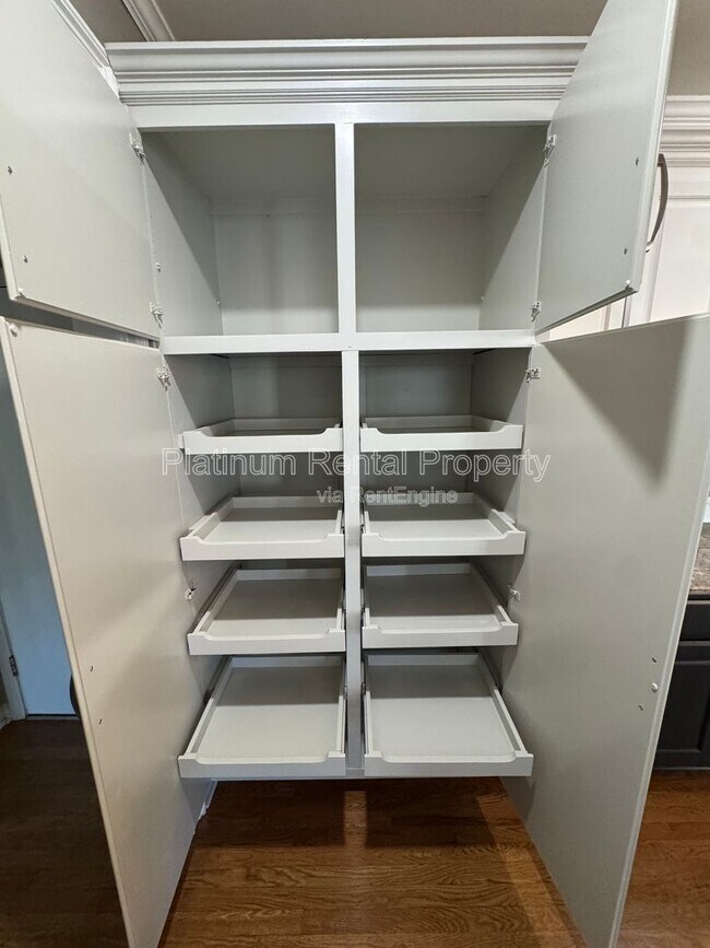 Building Photo - 425 Water Shadow Ln