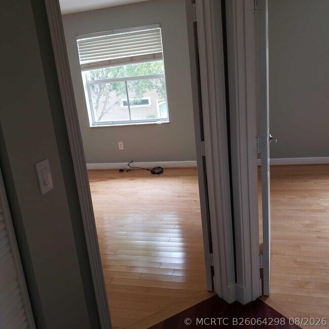 Building Photo - 833 SW 167th Ave