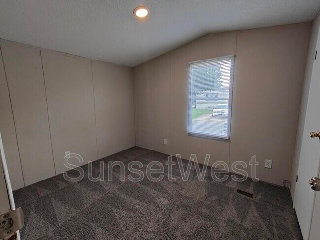 Building Photo - 193 Sunshine Dr