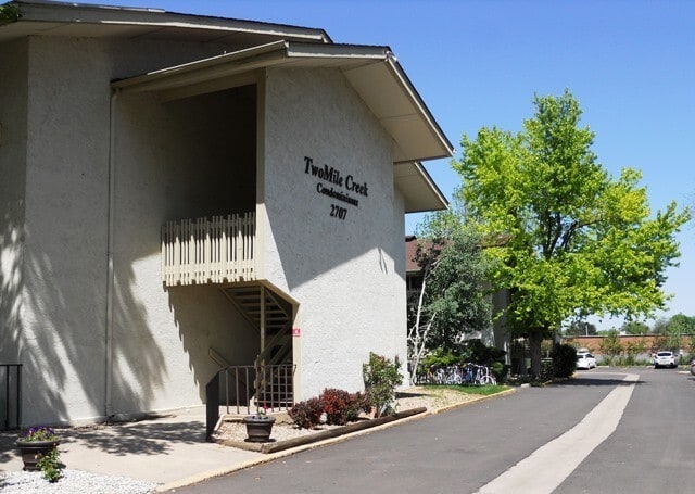 Building Photo - Two Bedroom on Valmont
