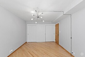 Building Photo - 2 bedroom in Chicago IL 60613