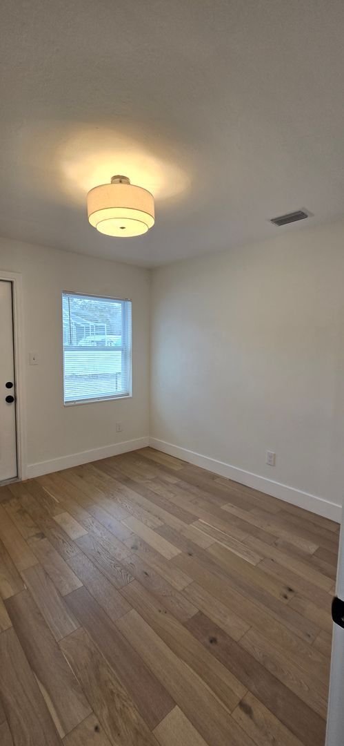 Building Photo - Completely remodeled 4 Bed 4 Bath home wit...