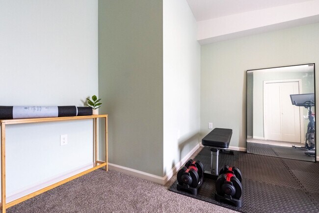 Building Photo - 335 Taylor-Mid-Term Rental