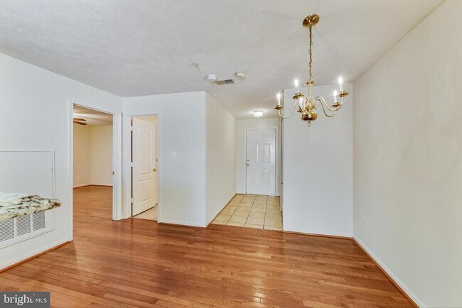 Building Photo - 8911 Town Center Cir