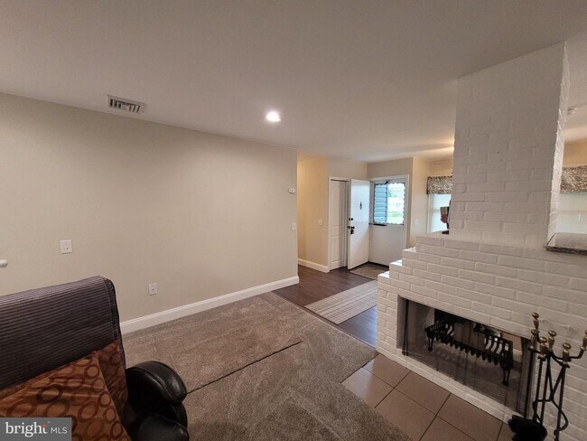 Building Photo - 16 Idlewild Rd