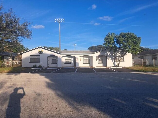 Building Photo - 980 SW 76th Ave