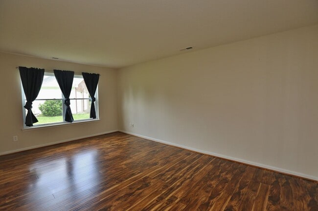 Building Photo - Ranch Home - Backs to Community Pool & Playgrounds - Pet-Friendly - Available 06-23-26!