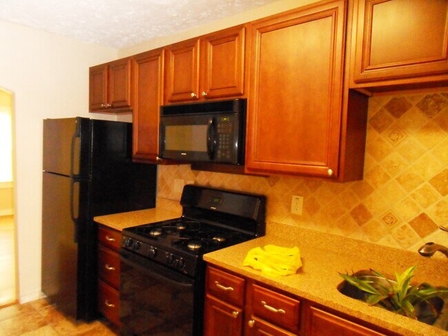 Building Photo - 583 Colonial Cir SE