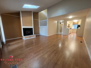 Building Photo - 2 bedroom townhome condo with AMAZING view, brand new carpeting and a fresh coat of paint!!!