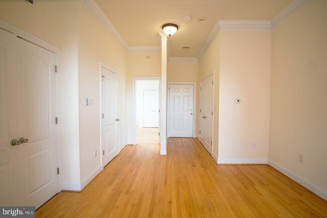 Building Photo - 526 S 3rd St