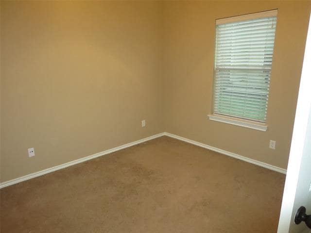 Building Photo - 1305 Ravenwood Dr