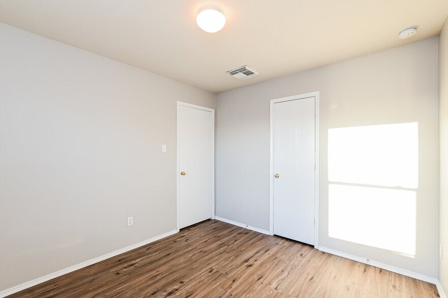 Building Photo - 7727 Painted Desert Dr