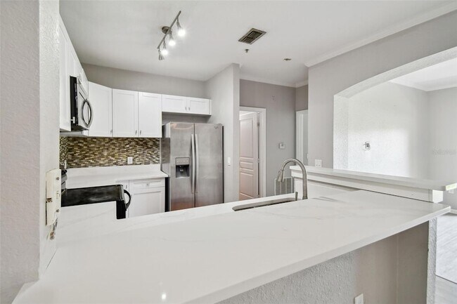 Building Photo - 9405 Crescent Loop Cir
