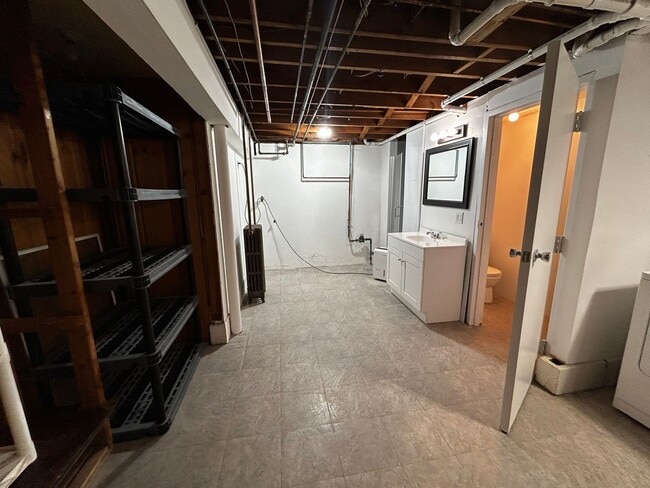 Building Photo - Dexter House for Rent - Walking Distance t...