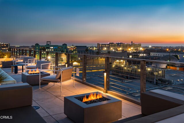 Building Photo - 530 S Hewitt St