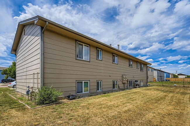 Building Photo - 6652 Provincial Dr