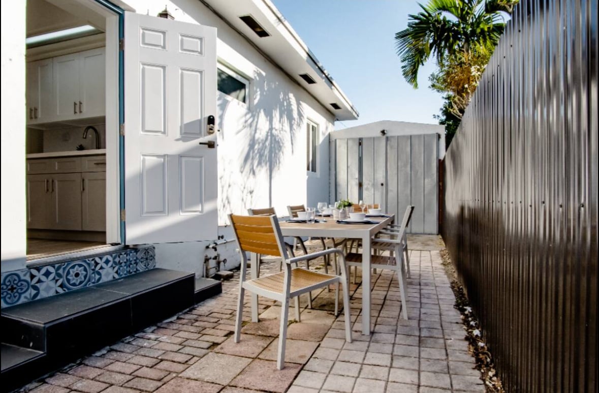 Building Photo - 2160 NW 18th Ter