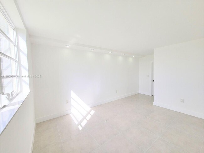 Building Photo - 3010 Marcos Dr