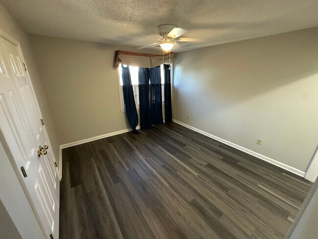 Building Photo - FOR LEASE - 4 Bed, 4 Bath, 5000sqft, 1.5 a...