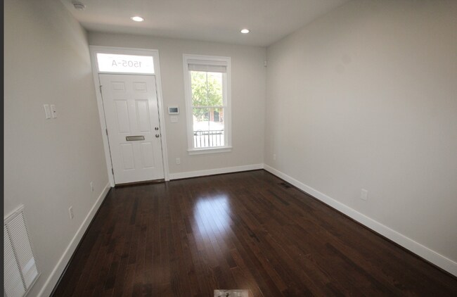 Building Photo - 1505 W Cary St