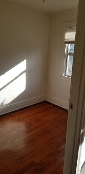 Building Photo - 1273 N Berendo St