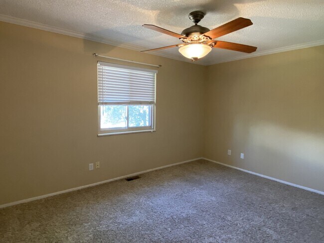 Building Photo - Nokomis - 4 Bedroom