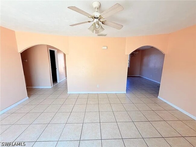 Building Photo - 419 NE 16th Pl