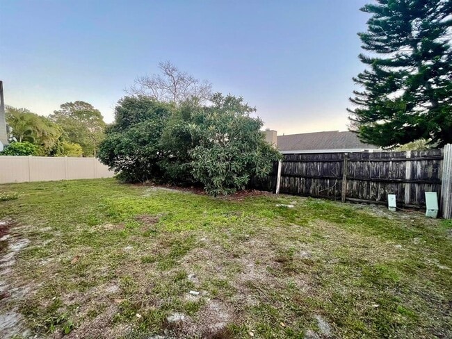 Building Photo - 10026 Chesham Dr