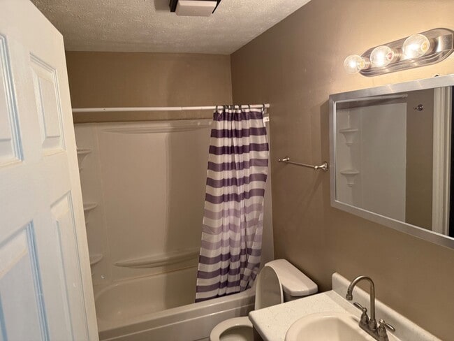 Building Photo - 116 W Zupan St