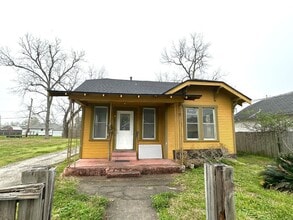 Building Photo - 565 Campus St