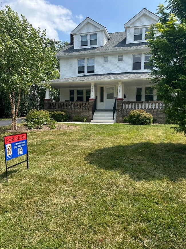 Building Photo - 2407 Woodmere Dr